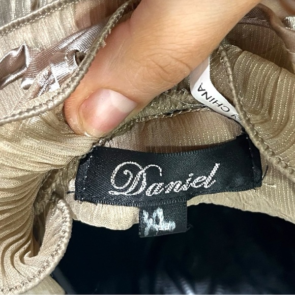 Daniel Tan Sheer Ruffle Button down Blouse - Picture 5 of 5